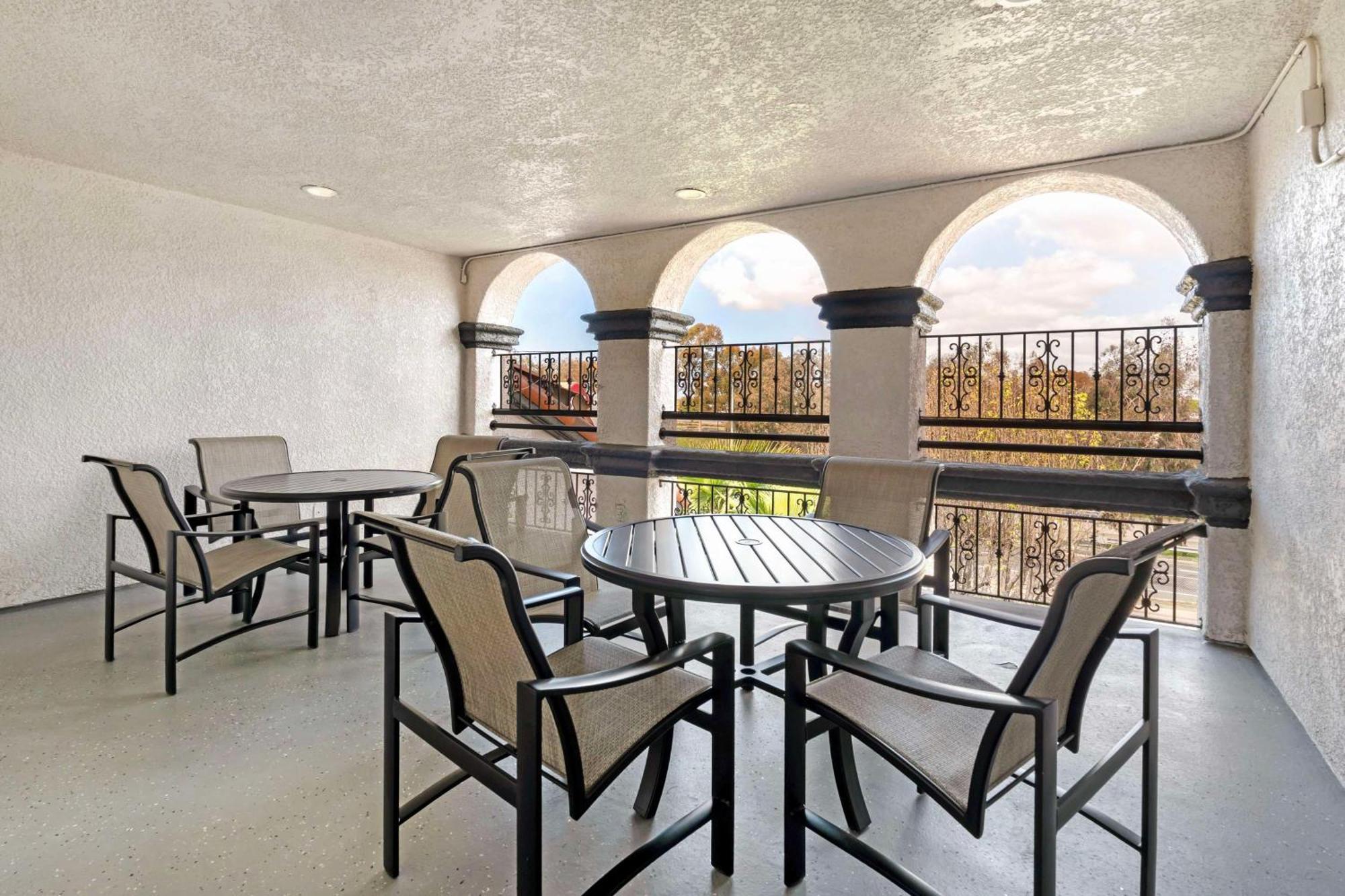 Best Western Plus Newport Mesa Inn Costa Mesa Buitenkant foto